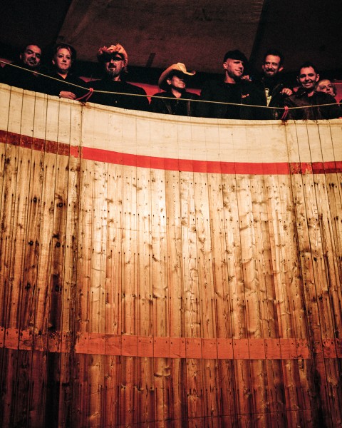 Crowd on the gallery